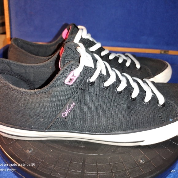 World Boobies ' Sully ' Black Canvass Sneakers, Sz. 10-US, 44-EU - Picture 3 of 9